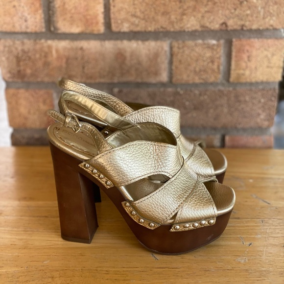 BCBGENERATION Blend Metallic Gold Platform Chunky Wood Heel Sandals Heels 6 - Picture 4 of 11
